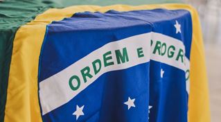 Brasile-bandiera-credit-rafaela-biazi-Unsplash.jpg