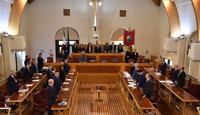 Consiglio Abruzzo: maggioranza riscrive Pdl gioco, Pd lascia l'Aula