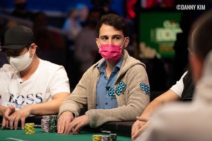 Aldemir prosegue la sua cavalcata trionfale per diventare campione del mondo di poker 2021