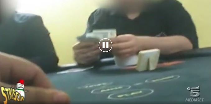 Striscia la Notizia blitz in un club di poker e azzardo a Montecatini