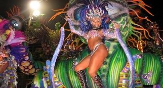 All'ippodromo di Castelluccio dei Sauri si fa festa con i ballerini del Carnevale di Rio