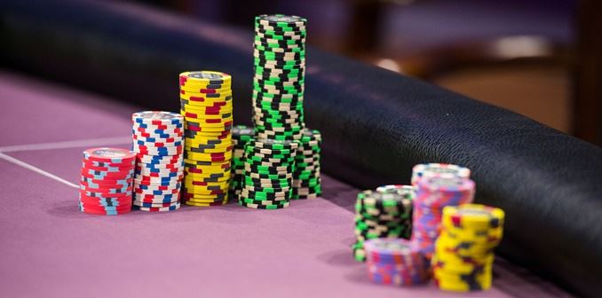 Poker After Dark torna nel formato 'Hybrid' a metà tra cash game  e torneo