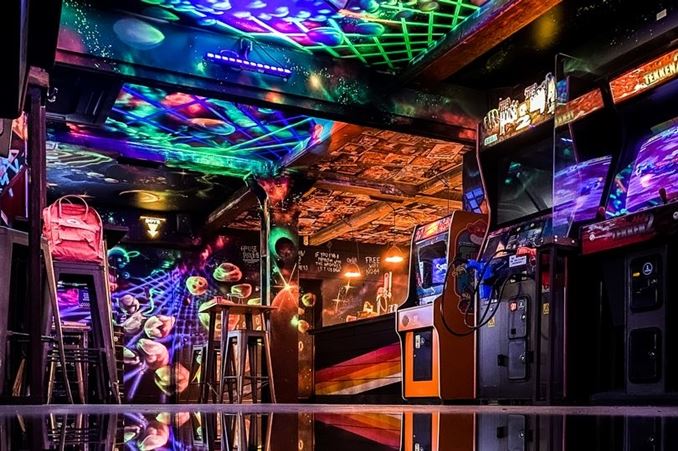 Amusement: anche Edimburgo apre il suo Bar Arcade