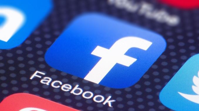 Reset Australia contro Facebook: 'Adv per teenager su gambling e fumo'