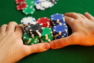 Ex sergente della polizia di Ny condannato per poker illegale