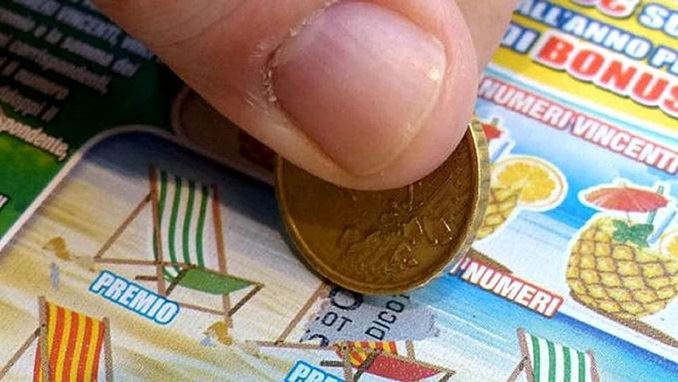 Adm modifica il retro della lotteria istantanea 'Il Miliardario Maxi'