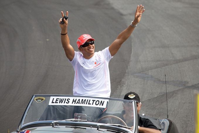 Formula 1, Hamilton si avvicina a Verstappen nella lotta al titolo