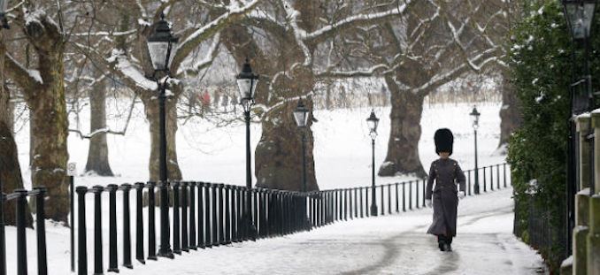 Inverno caldo nel Regno Unito: i bookmaker sospendono il gioco sulle nevicate natalizie