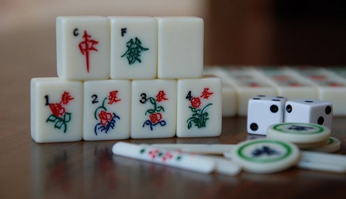 Prato, casinò online e mahjong nei circoli: denunce e multe