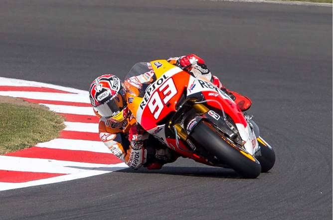 MotoGp: ad Aragon vola Marquez, quote alla pari per Rossi e Lorenzo