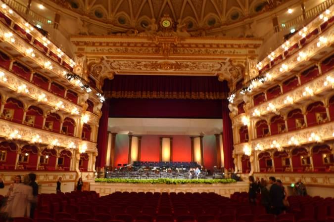Il teatro Petruzzelli di Bari