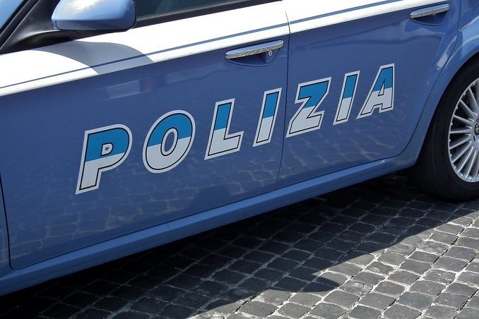 Blitz di polizia e Adm in due centri scommesse, oltre 9mila euro di multe 