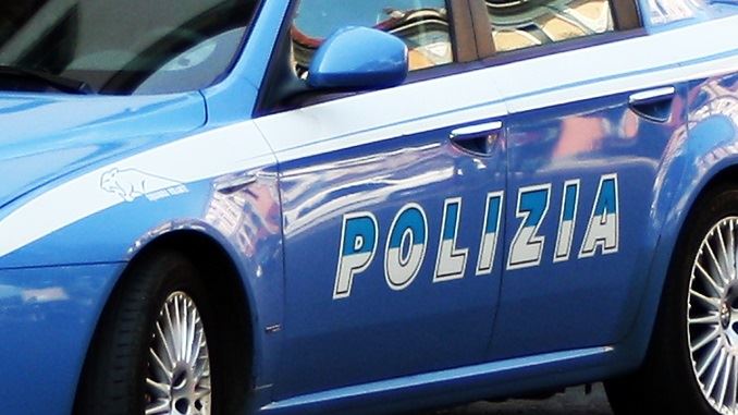 Brescia, rapinatore assalta centro scommesse: Polizia lo arresta