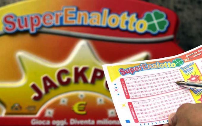 Superenalotto: altra settimana senza '6' e jackpot a 12,1 milioni di euro