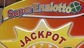 Superenalotto: continua la caccia al '6', jackpot a 21,7 milioni