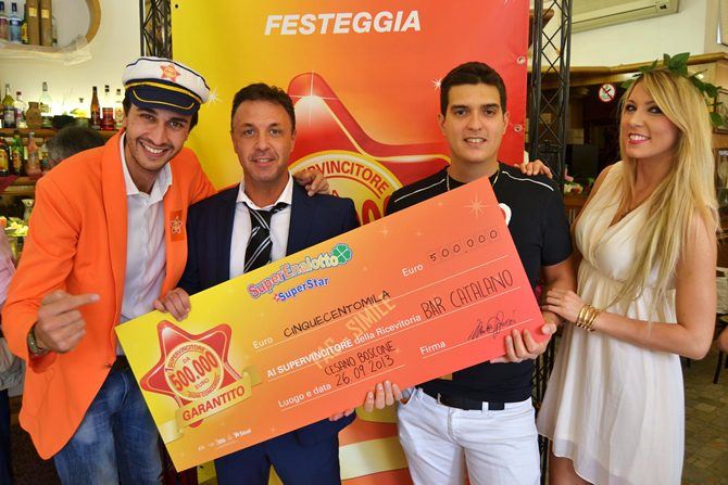 Superenalotto: '6' ancora in fuga con Pescara che festeggia con un SuperVincitore da 500mila euro