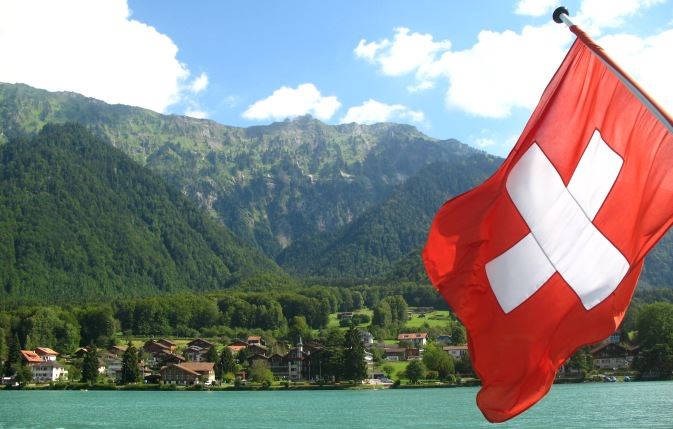 Sì alla nuova legge svizzera sul gioco: arrivano i casinò online