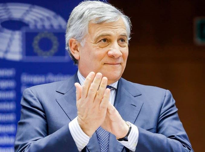 Tajani (FI), appello ai ministri: 'Anticipare riapertura del gioco'