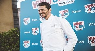 Vincicasa, i primi tre vincitori si raccontano a cena dallo chef Berton