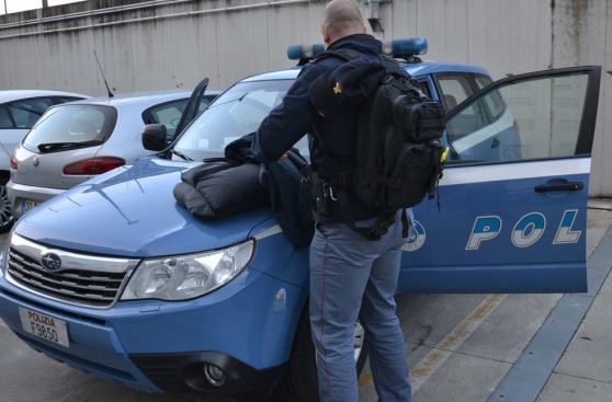 Modena, Polizia chiude sala scommesse senza licenza