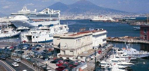 Slot sui traghetti per le isole del Golfo di Napoli, i Verdi: "Vanno tolte"