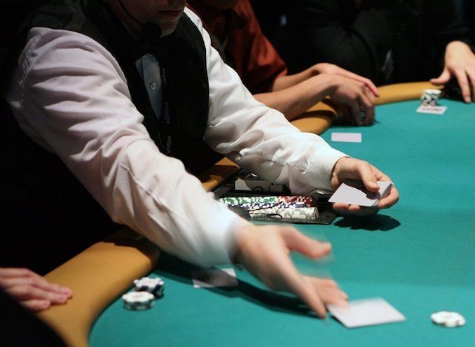 Per il Texas Hold'em dal vivo scordiamoci la regolamentazione e c'è chi ha percorso la strada buona