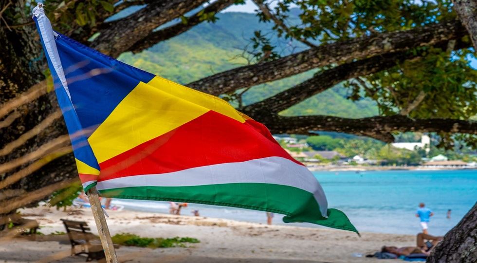 Foto di Matteo Parisi: https://www.pexels.com/photo/seychelles-flag-and-trees-behind-15863854/