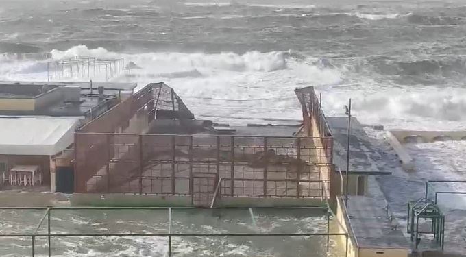 Un'immagine dell'ondata di maltempo che ha colpito Livorno © Luca Salvetti - Pagina Facebook 