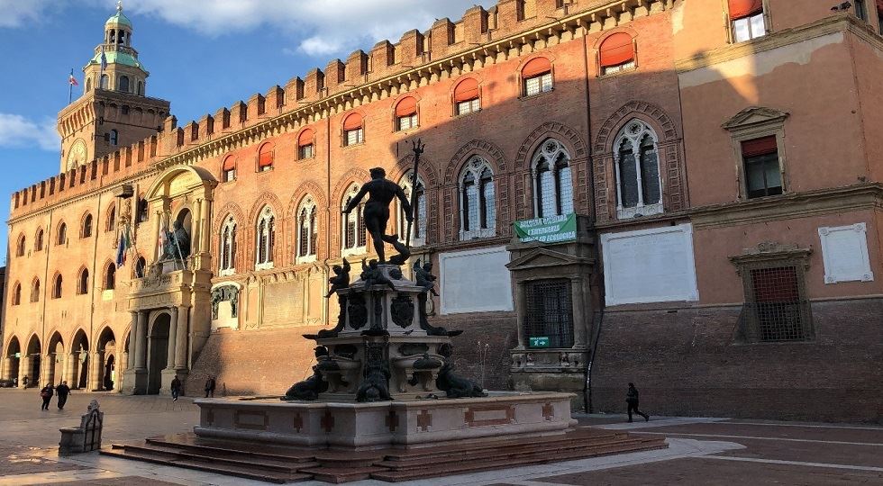 Nella foto: il palazzo del Comune di Bologna © Sito ufficiale Comune Bologna 