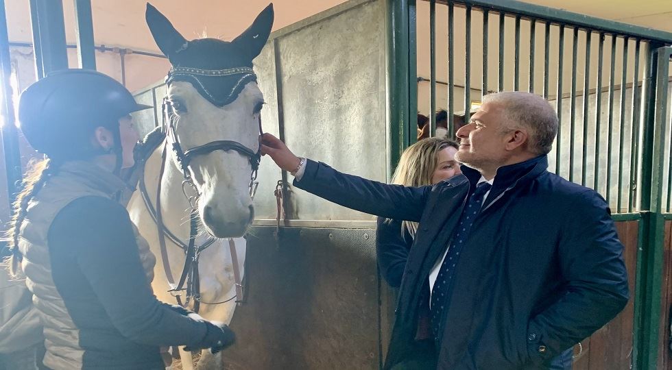 Il sottosegretario al ministero dell’Agricoltura Luigi D’Eramo in visita all’ippodromo di Cesena