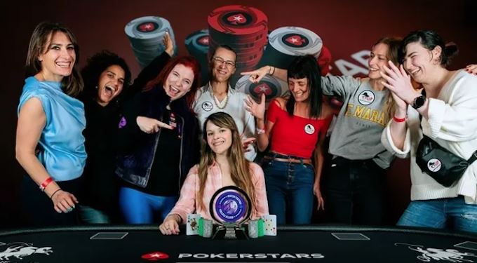 Maria Lampropoulos e tutte le donne del Women's Poker Festival nella foto Danny Maxwell