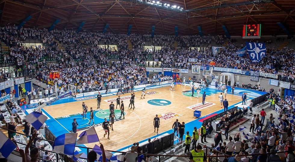 foto tratta dalla pagina Facebook di Pallacanestro Cantù