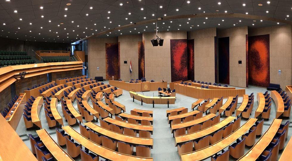 Nella foto: la Camera dei rappresentanti olandese © Husky / Wikipedia 