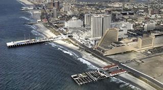 Bob Jagendorf from Manalapan, NJ, USA - Atlantic City From The Air (2007) su Wikipedia