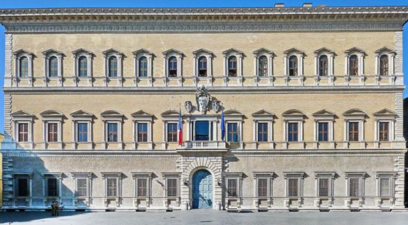 Palazzo Farnese - Ambasciata di Francia, Roma.png